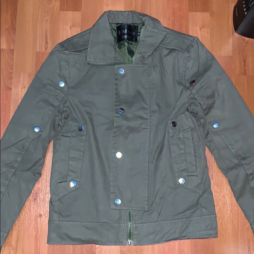 super cute olive green light jacket